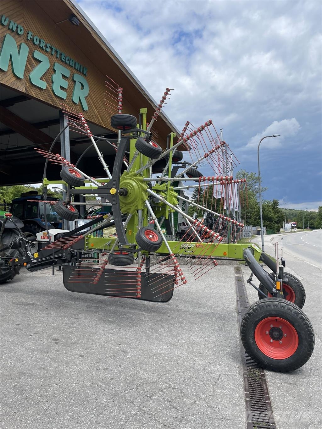 CLAAS Liner 2800 Zgrabljalniki