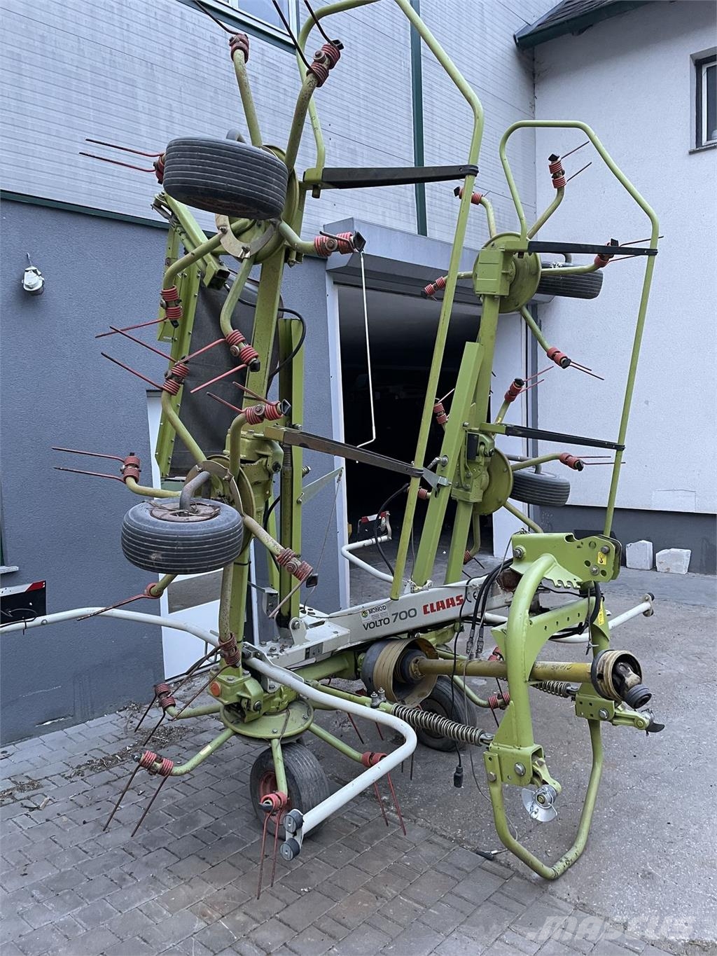 CLAAS VOLTO 700 耙與翻草機