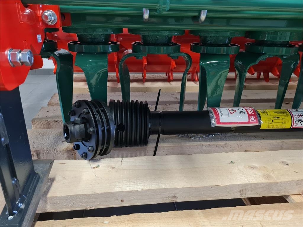 Clemens TK190 mit Packerwalze その他ワイン育成設備