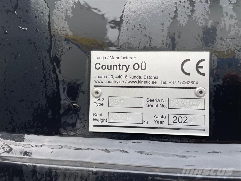 Country 130D Rückewagen mit Kran 850 PRO Reboques florestais