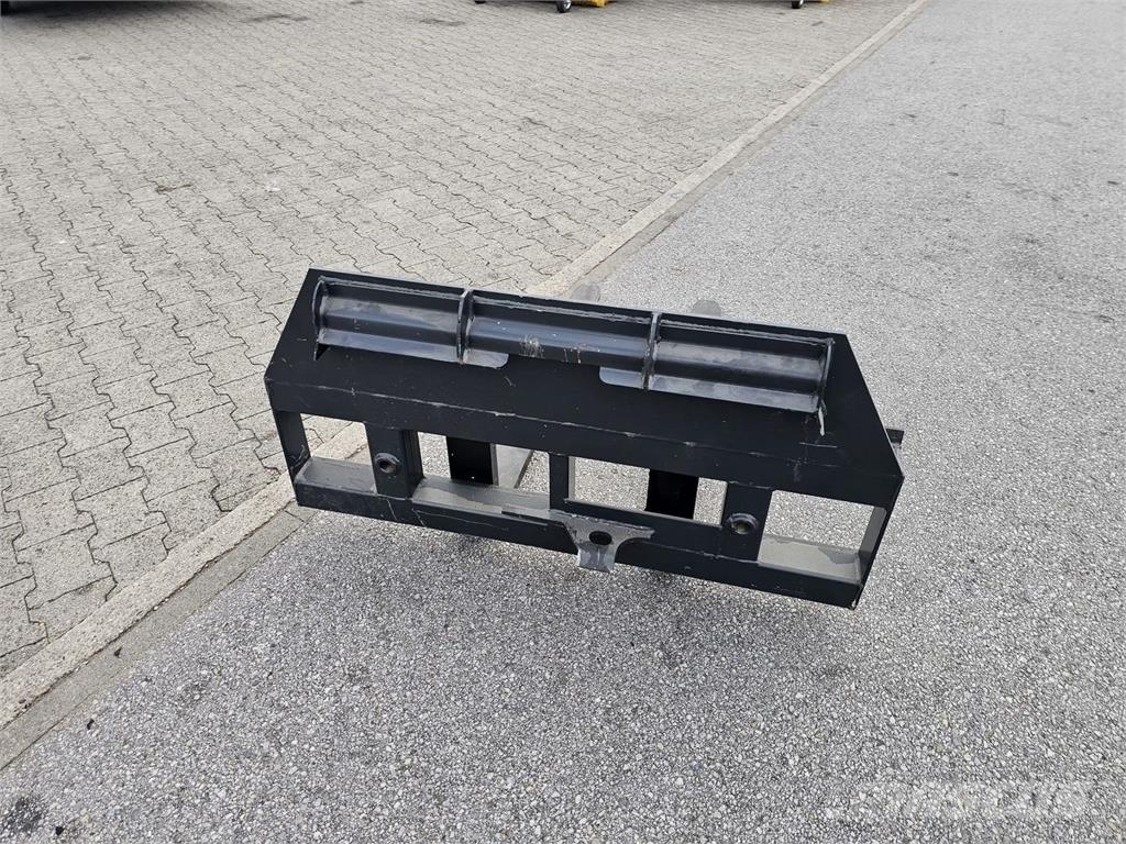Dominator Paletten Gabel mit Ballenspieß Buchsen Kmetijstvo - drugo
