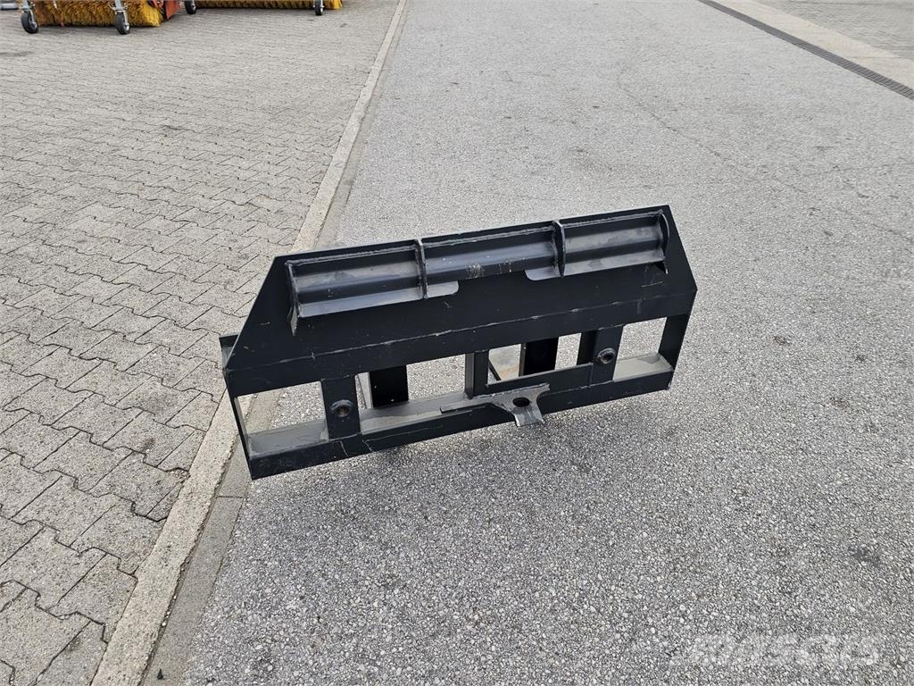 Dominator Paletten Gabel mit Ballenspieß Buchsen Kmetijstvo - drugo