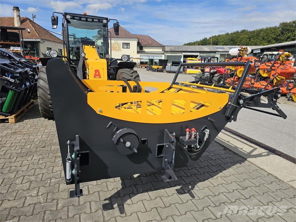  Dominator Rundballenauflöser Hausmesse 24+25.10 Landbruk - Annet