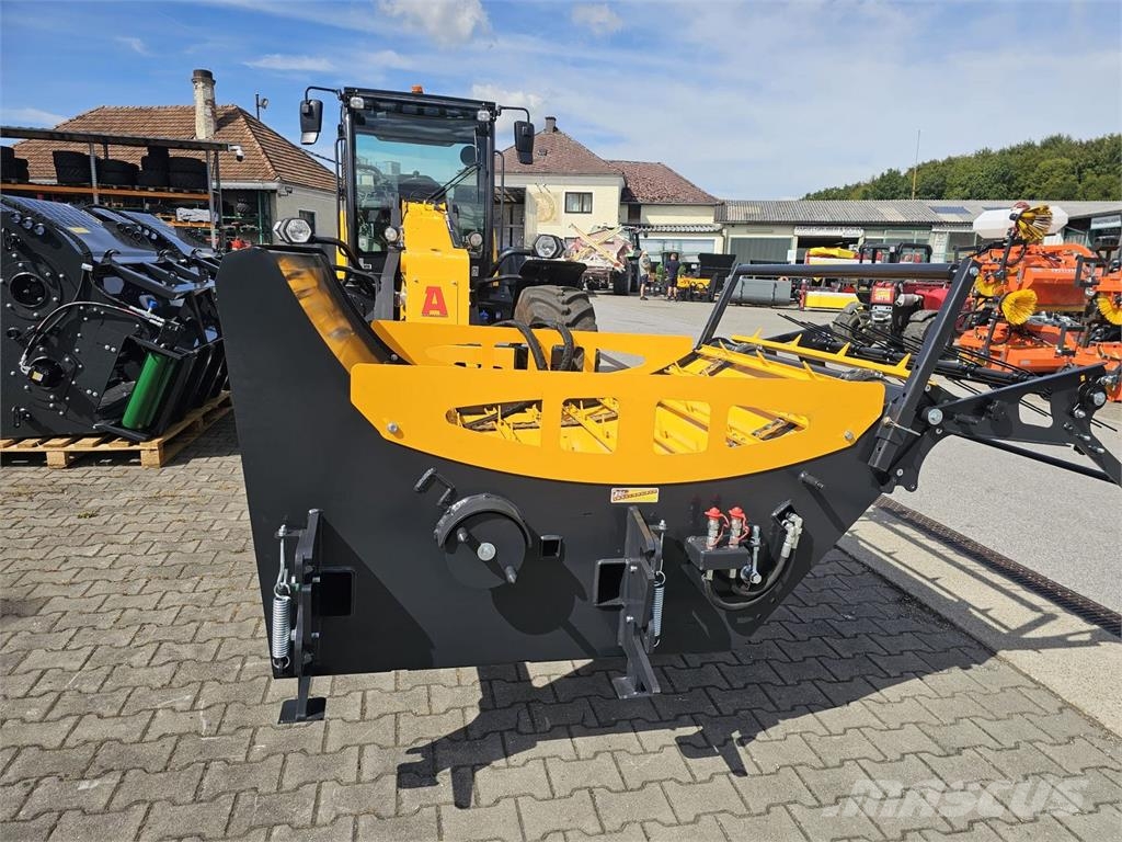  Dominator Rundballenauflöser Hausmesse 24+25.10 Landbruk - Annet