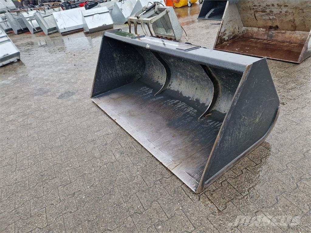 Dominator Volumenschaufel mit Fuchsaufnahme Landbrug - Andet