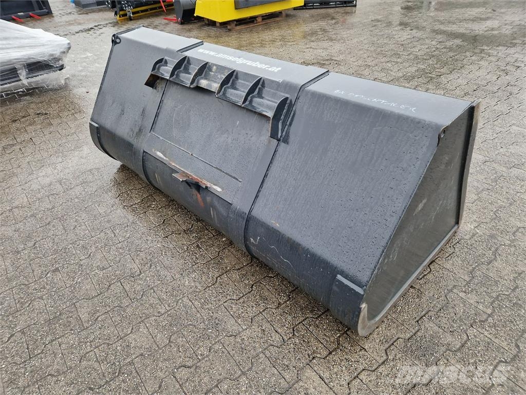 Dominator Volumenschaufel mit Fuchsaufnahme Landbrug - Andet
