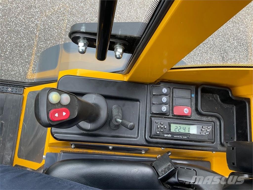 Eurotrac T 13-CF Čelni nakladalci in kopači