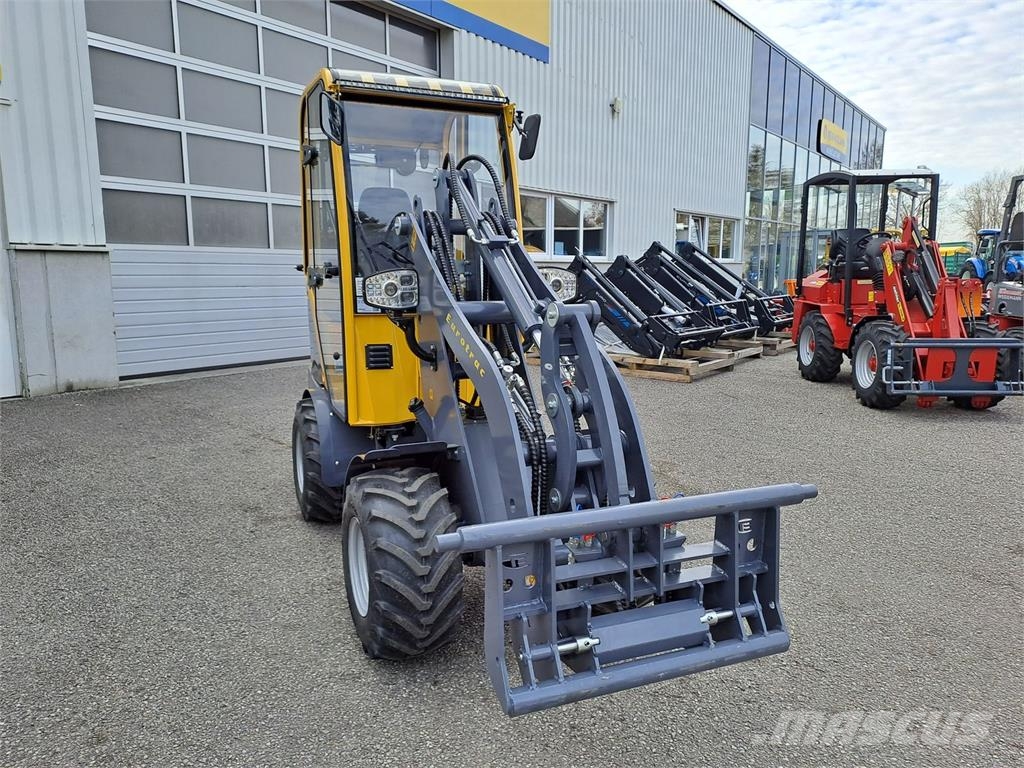 Eurotrac W 11 Voorladers en gravers