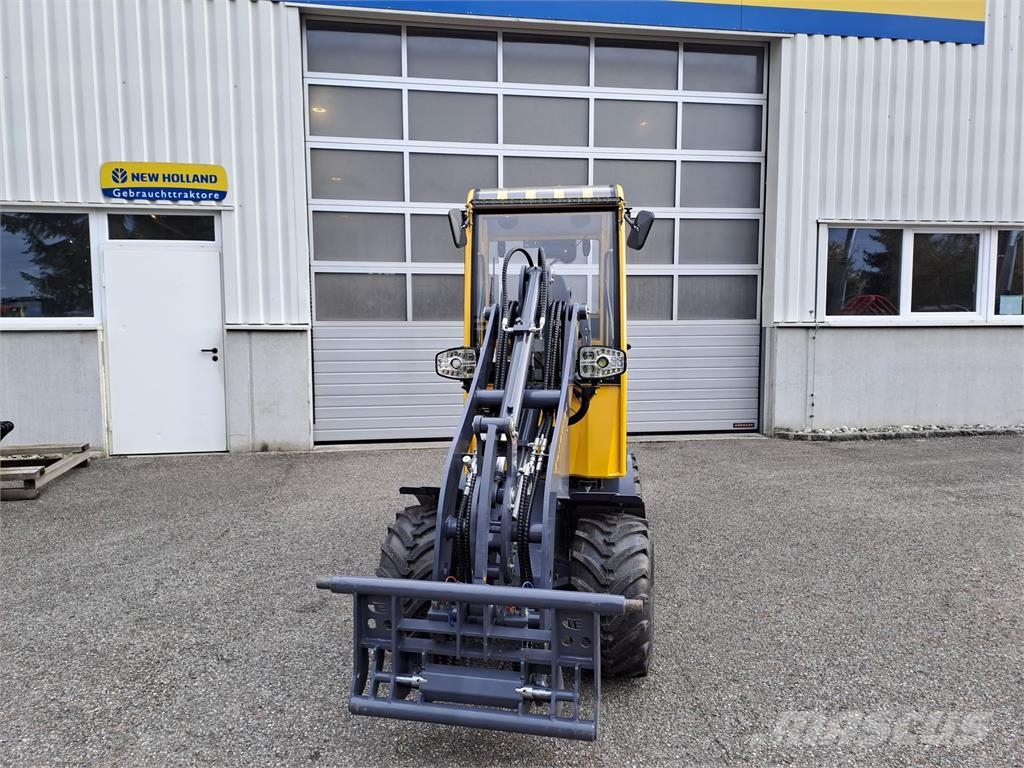 Eurotrac W 11 Voorladers en gravers