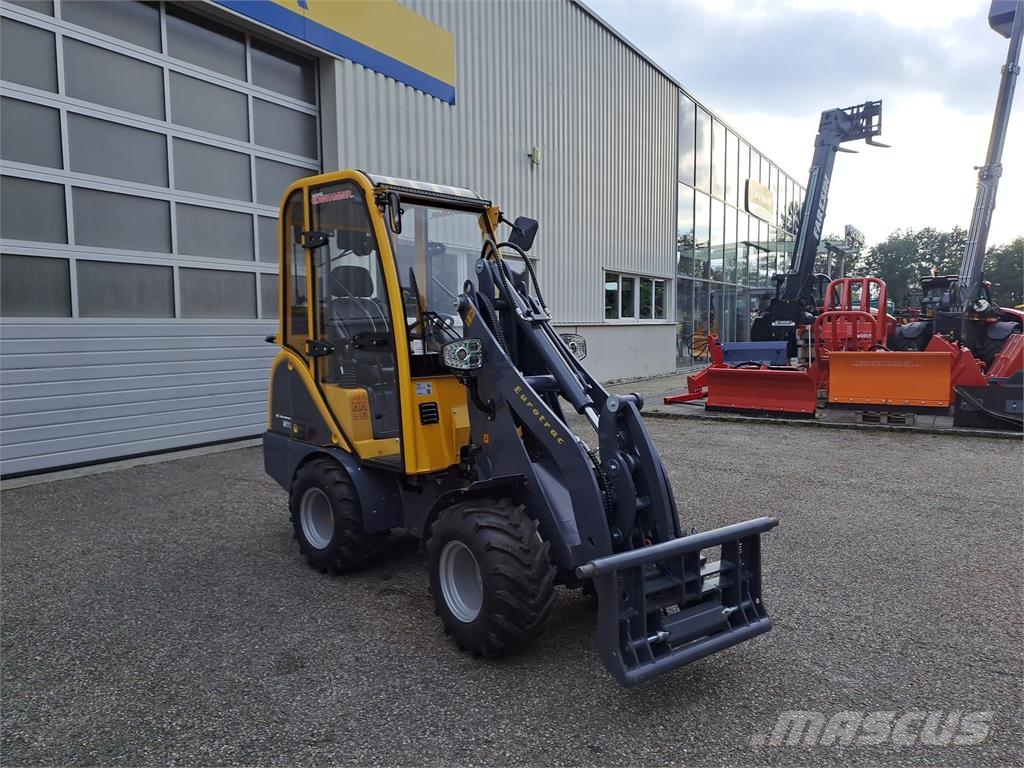 Eurotrac W 11 Voorladers en gravers