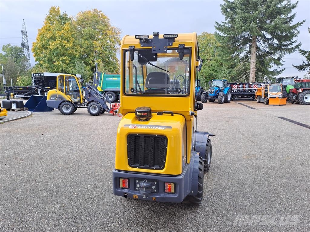 Eurotrac W 11 Voorladers en gravers