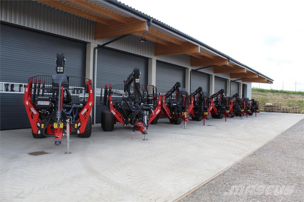 Farmi FT 9 mit Kran CR 47 Miškovežių priekabos