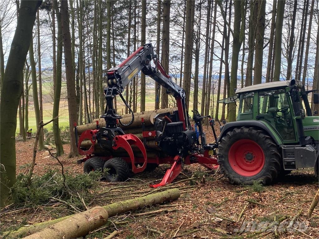 Farmi Rückewagen 14,5 to. 9 m Kran-Radantrieb Forest trailers