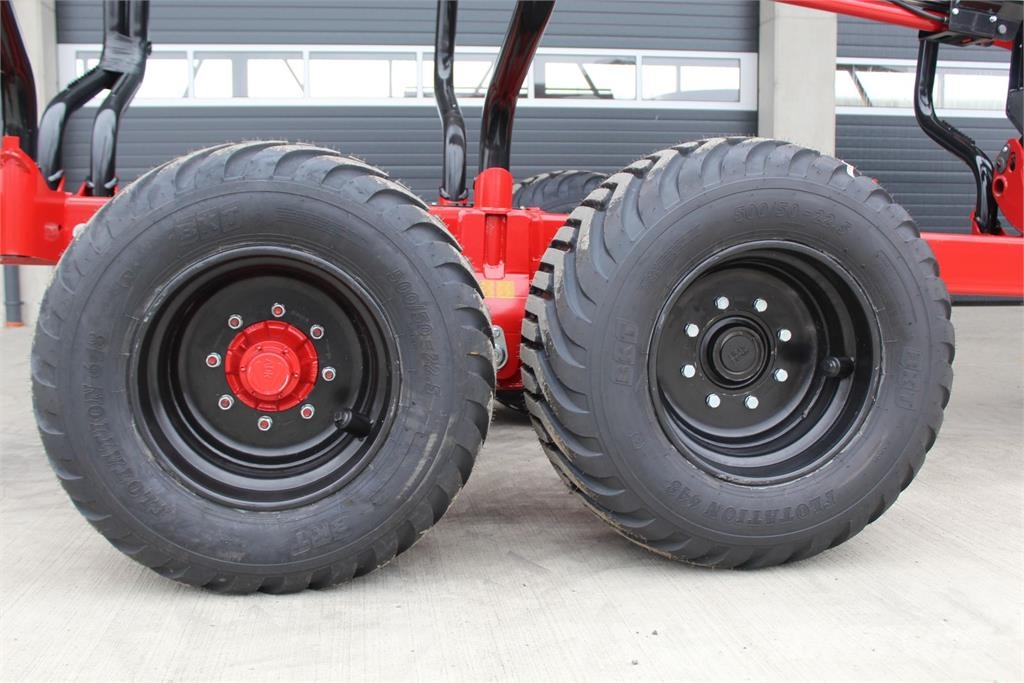Farmi Rückewagen 14,5 to. 9 m Kran-Radantrieb Forest trailers