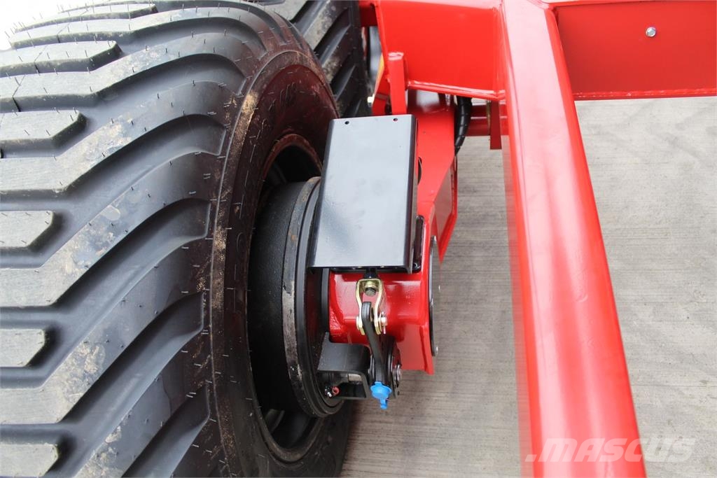 Farmi Rückewagen 14,5 to. 9 m Kran-Radantrieb Forest trailers