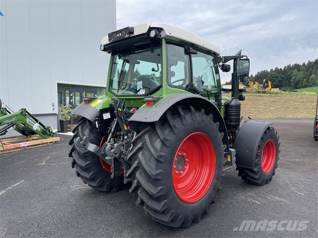 Fendt 211 Vario (Gen3) Трактори