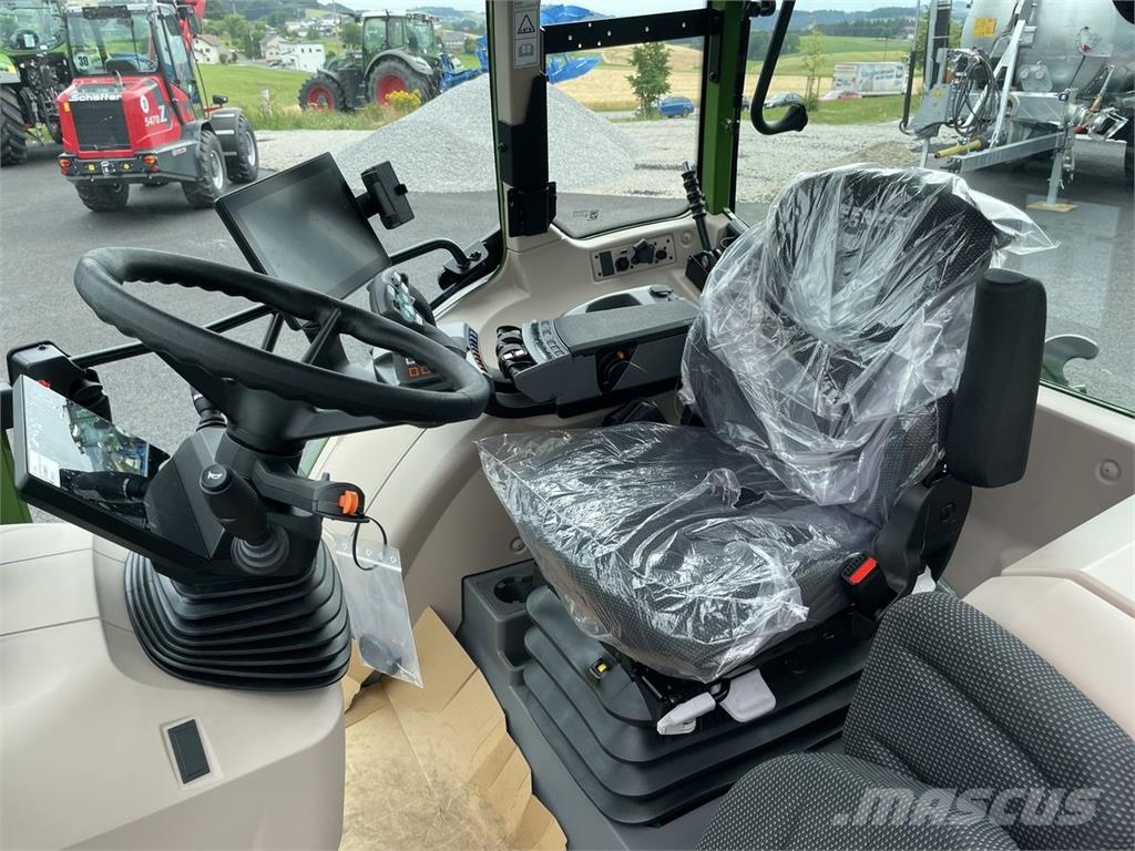 Fendt 211 Vario (Gen3) Трактори