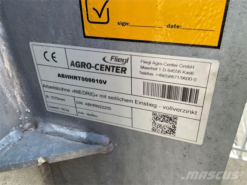 Fliegl Arbeitsbühne mit seitlichem Eingang vollverzinkt 农业机械-其他