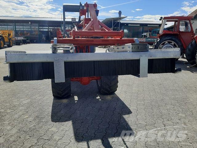 Fliegl Kehrbesen Löwe 250 cm mit Euroaufnahme und Palet Сельхозтехника - Другие