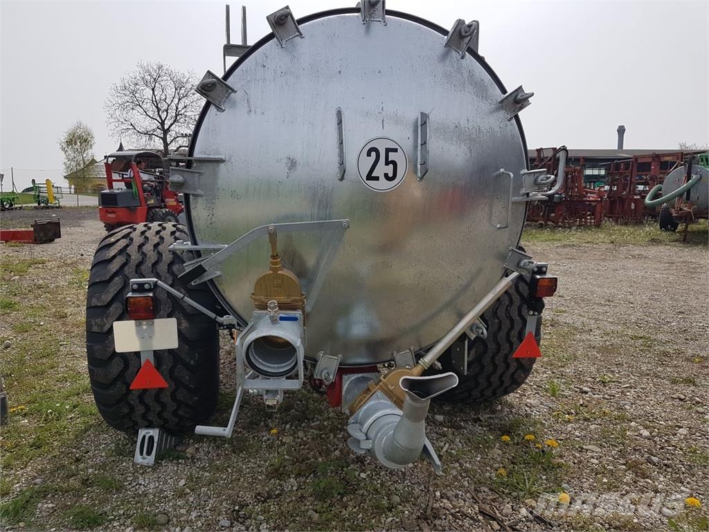 Fuchs Güllefass VK 5,5 E mit 5700 Liter Цистерни для перевезення суспензій