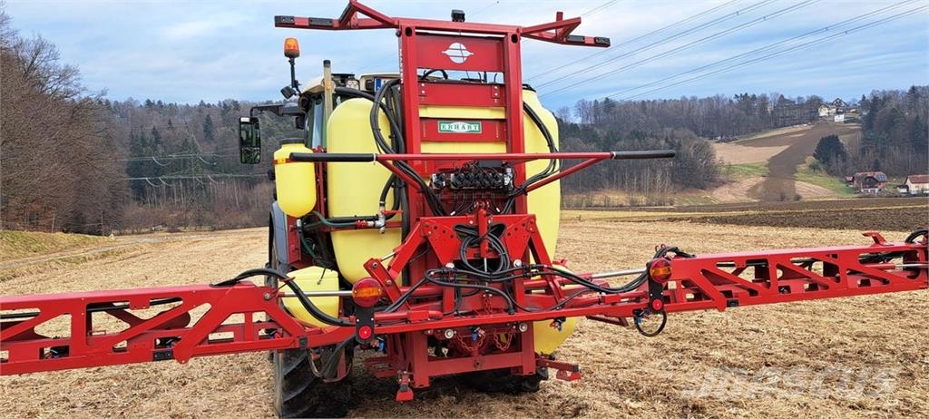 Hardi Master 1000 牽引型スプレイヤー