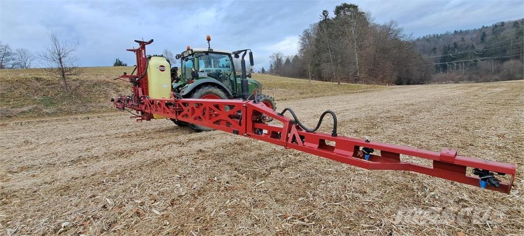 Hardi Master 1000 牽引型スプレイヤー