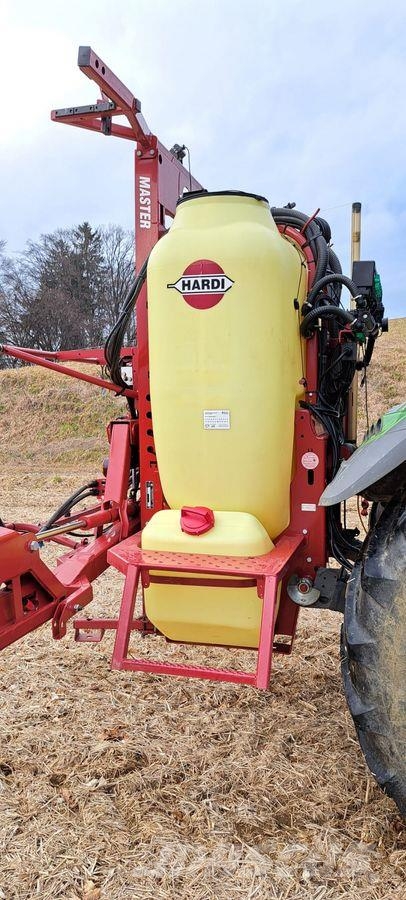 Hardi Master 1000 牽引型スプレイヤー