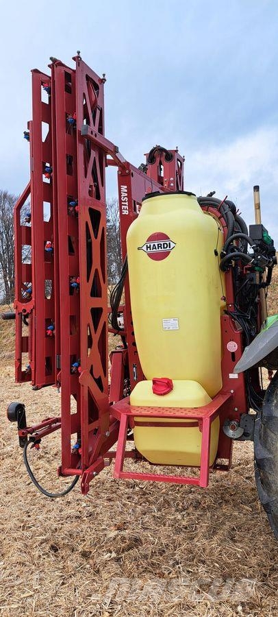 Hardi Master 1000 牽引型スプレイヤー