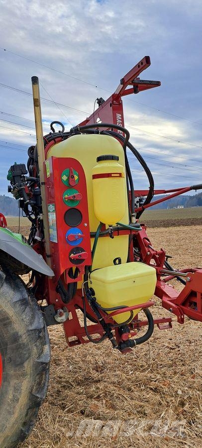 Hardi Master 1000 牽引型スプレイヤー