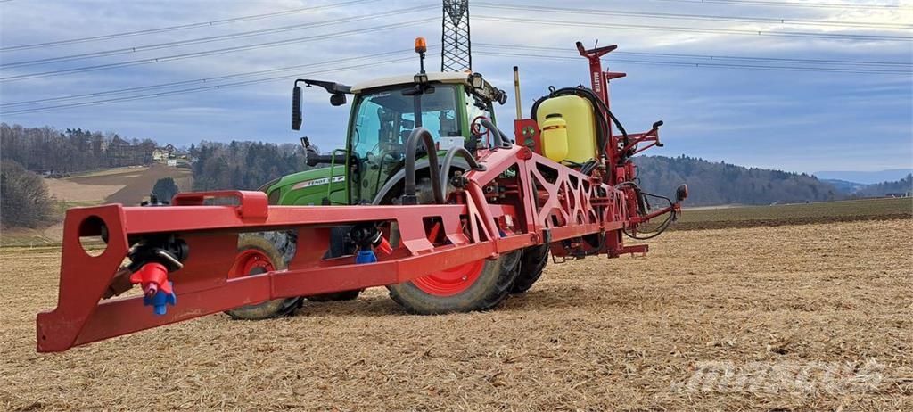 Hardi Master 1000 牽引型スプレイヤー