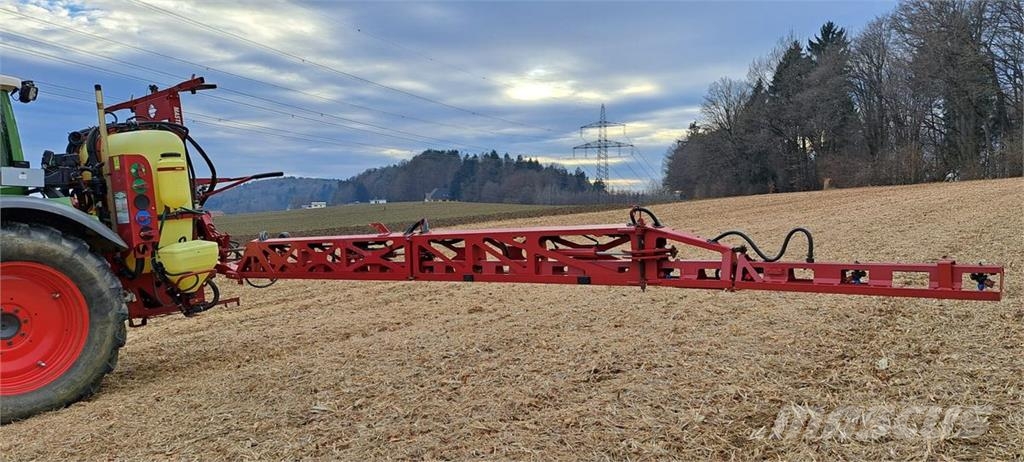Hardi Master 1000 牽引型スプレイヤー