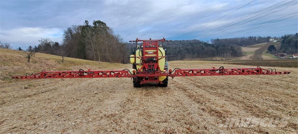 Hardi Master 1000 牽引型スプレイヤー