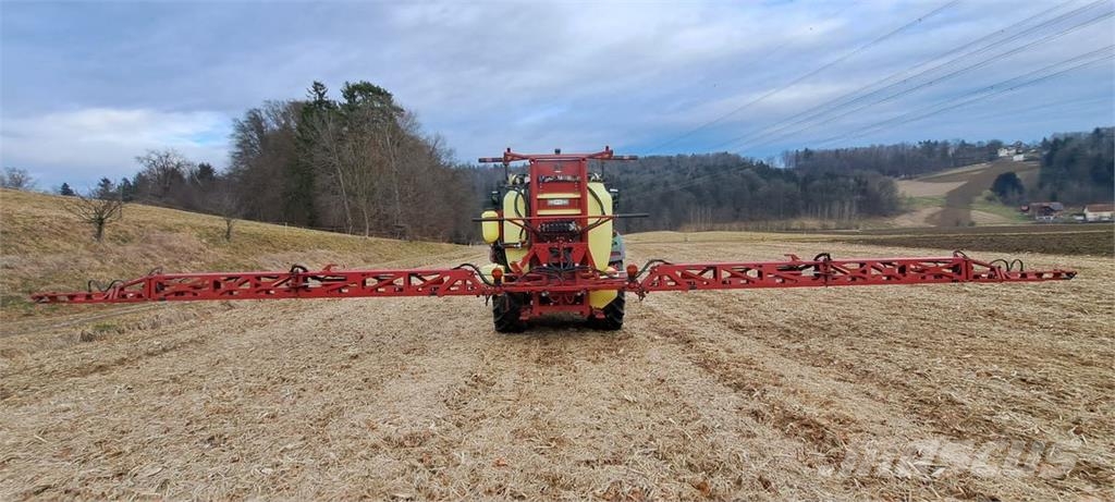 Hardi Master 1000 牽引型スプレイヤー