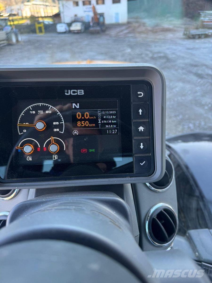 JCB 8330 曳引機