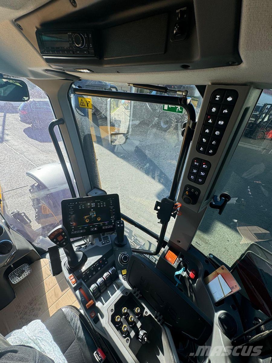 JCB Fastrac 4220 iCON Traktori