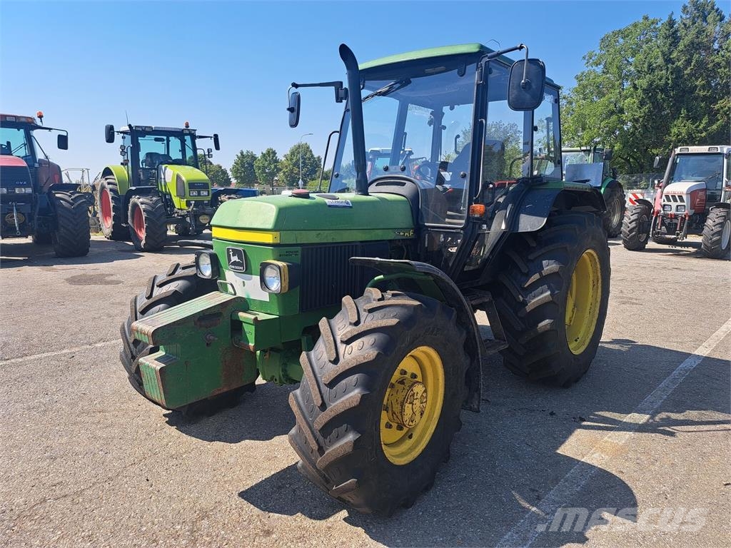 John Deere 1950 A CC2 Traktoriai