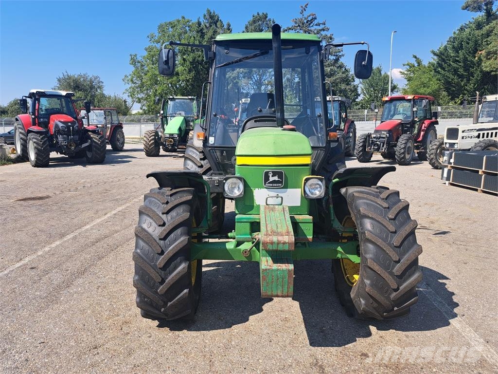 John Deere 1950 A CC2 Traktoriai