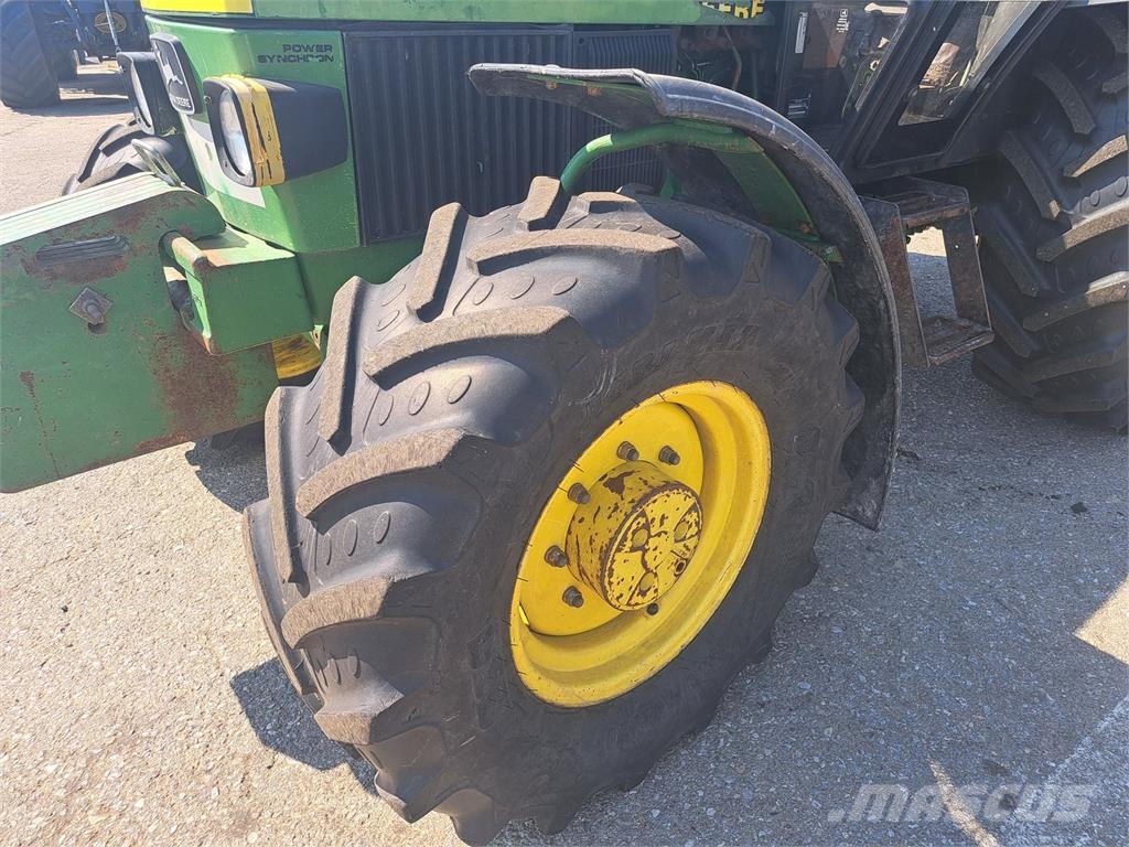 John Deere 1950 A CC2 Traktoriai