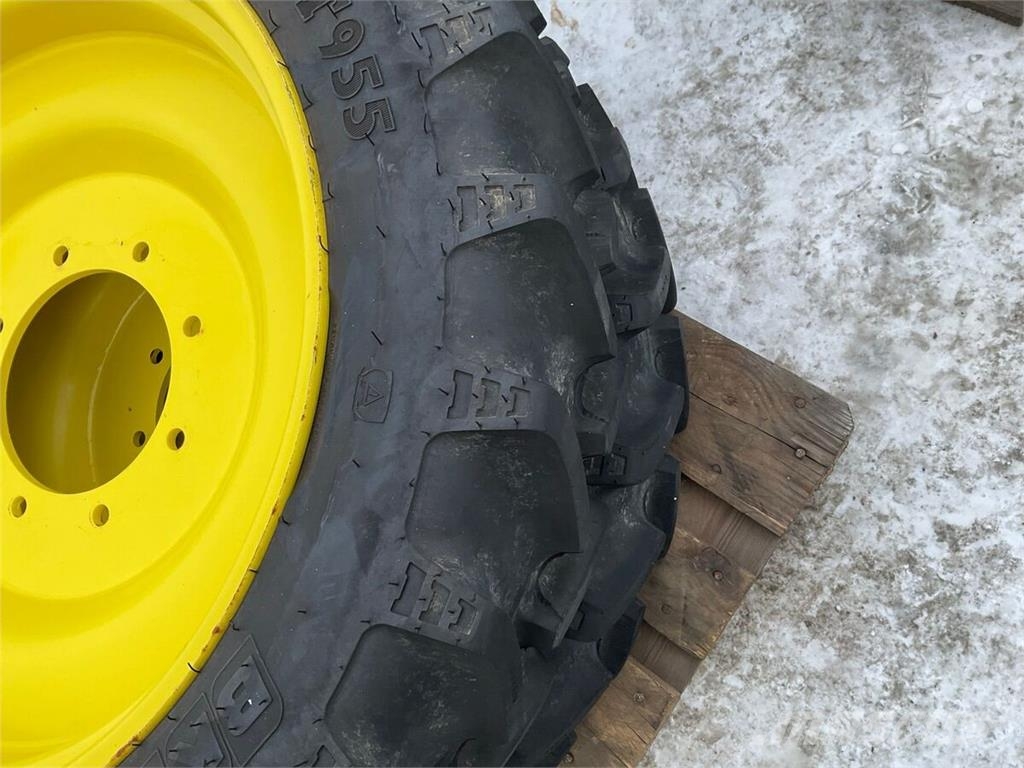 John Deere 320/95 R40 und 210/95 R 28 Tyres, wheels and rims