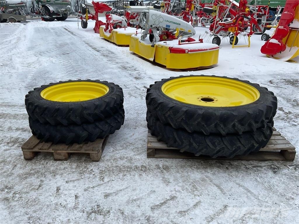 John Deere 320/95 R40 und 210/95 R 28 Tyres, wheels and rims