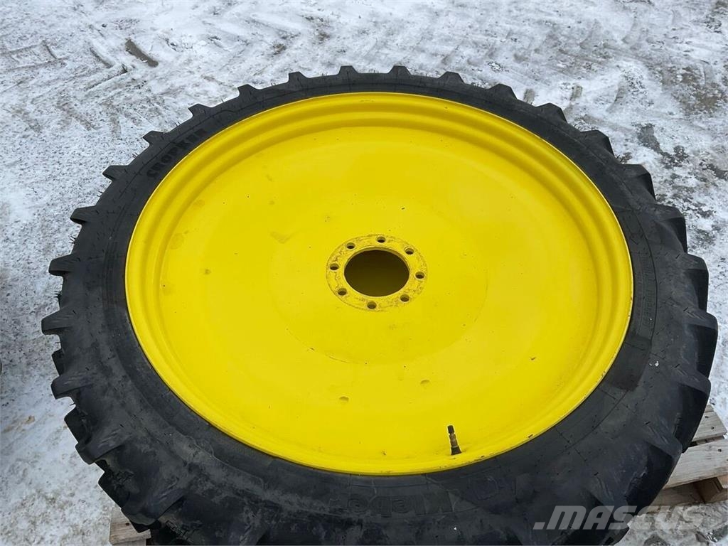 John Deere 320/95 R40 und 210/95 R 28 Tyres, wheels and rims