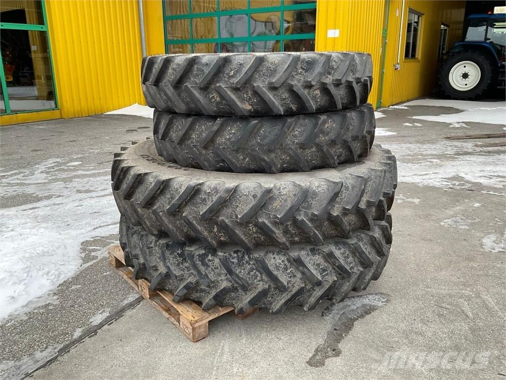 John Deere 380/90R50 und 320/85R38 Tyres, wheels and rims