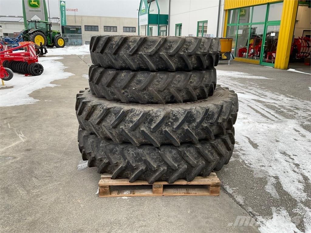 John Deere 380/90R50 und 320/85R38 Tyres, wheels and rims