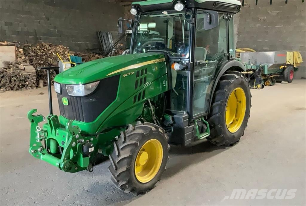 John Deere 5075 GN الجرارات