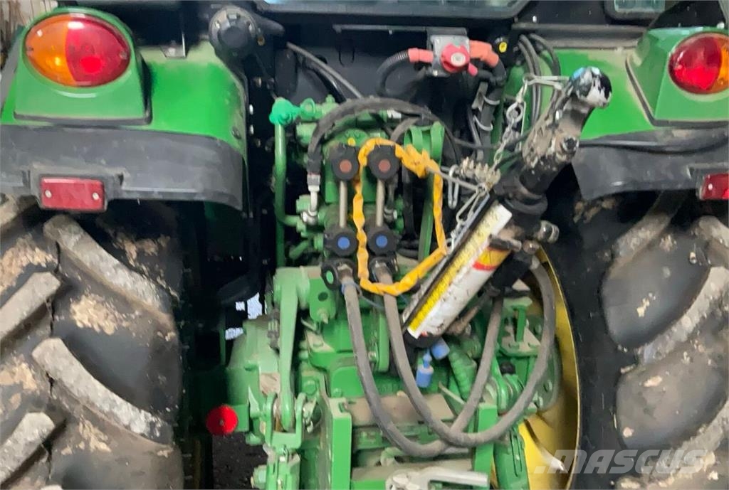 John Deere 5075 GN الجرارات