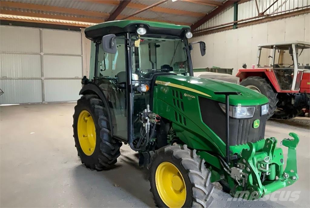 John Deere 5075 GN الجرارات