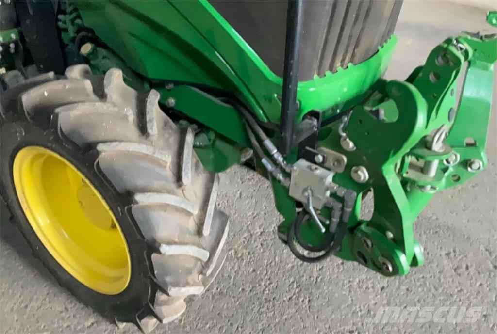 John Deere 5075 GN الجرارات