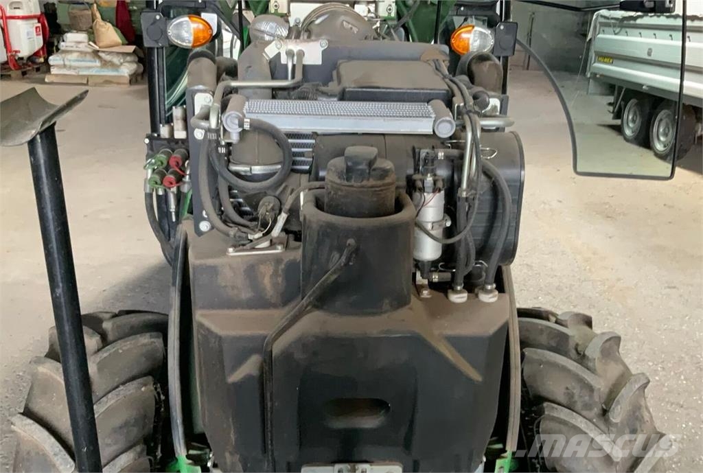 John Deere 5075 GN الجرارات