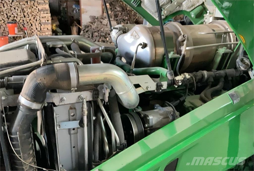 John Deere 5075 GN الجرارات