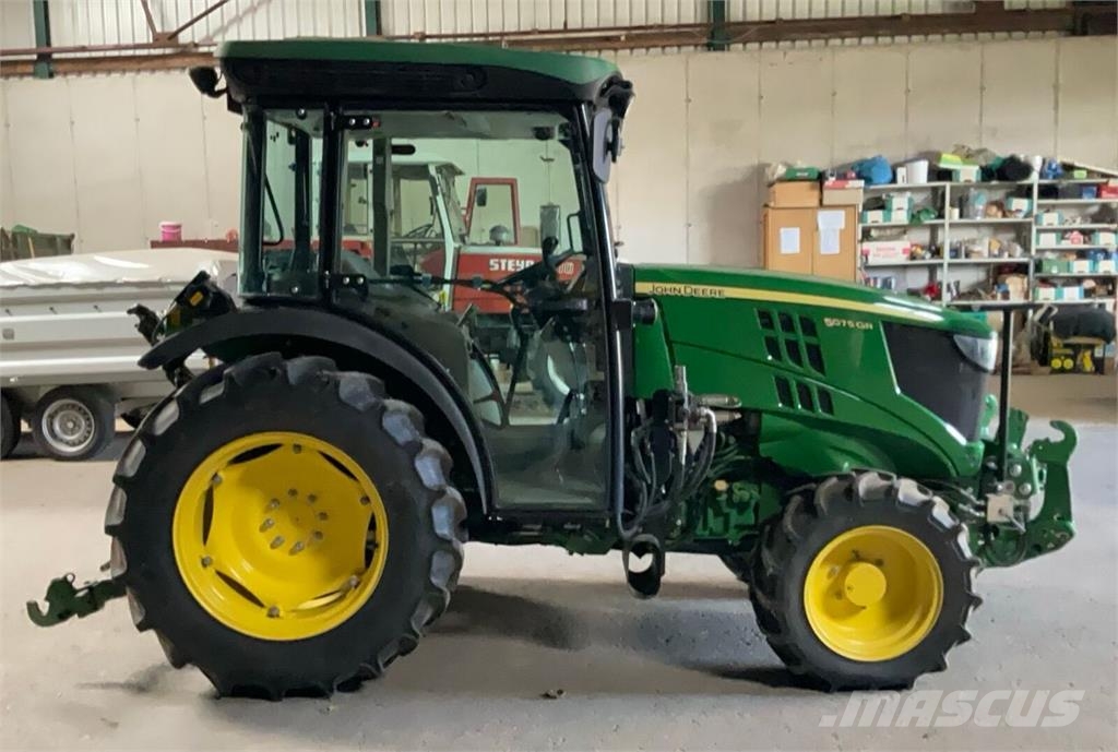 John Deere 5075 GN الجرارات